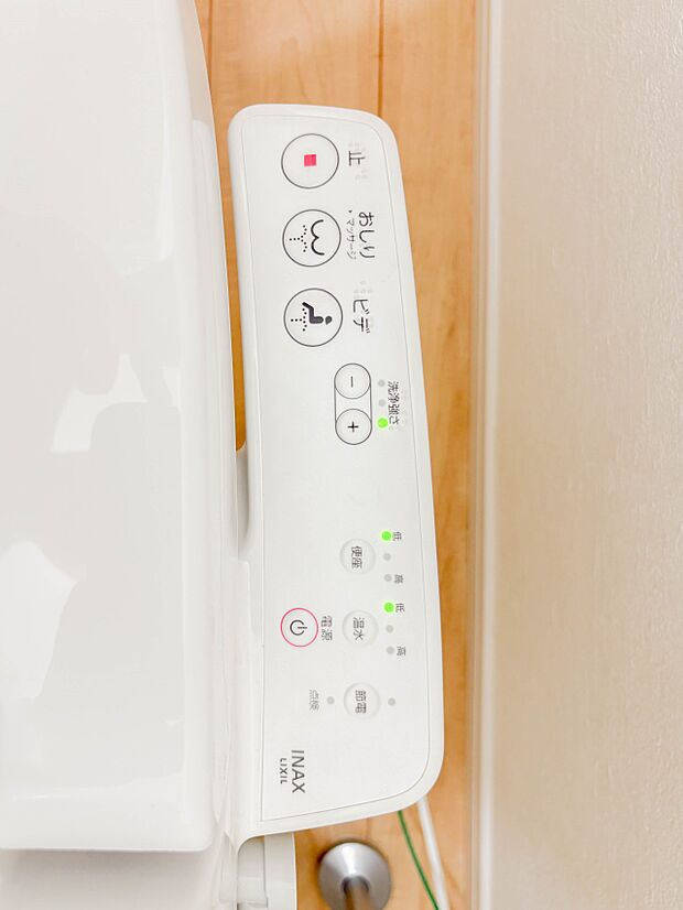 【トイレ・ウォシュレット(コントロールパネル)】快適で清潔な洗浄機能付温水シャワートイレです。