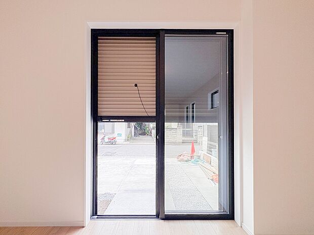 【シャッター】一階部分はシャッター付なので長期外出も安心。