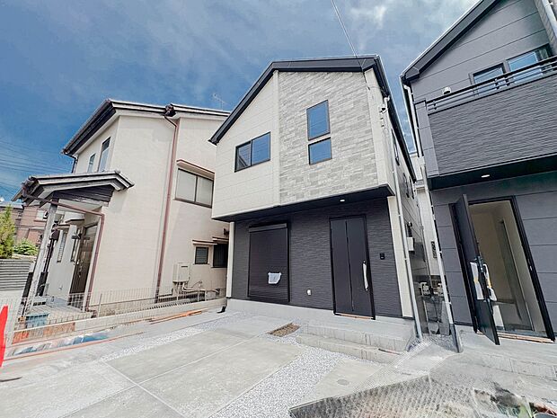 【前面道路】陽当りや通風性など各所に施された工夫で住みやすさを実現。部屋の大きさや周辺環境・街並など、資料には掲載していない情報が現地にはたくさんございます。是非ご確認下さい。