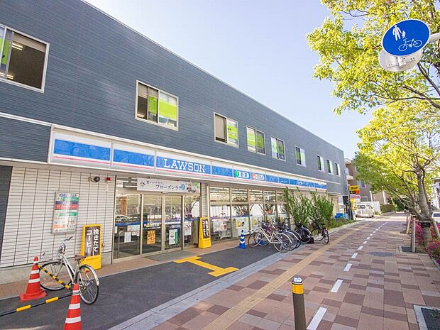 コンビニ 117m ローソン(新・企業スローガンは「マチのほっとステーション」。「圧倒的な美味しさ」「人への優しさ」「地球（マチ）への優しさ」の3つの約束で社会の課題に応えていきます。)