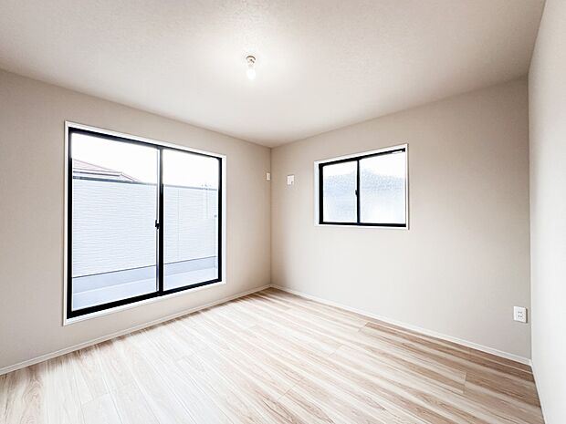 シンプルな内装はおしゃれのポイントです。シンプルは華美より飽きがこないからです。色や模様でおしゃれ感をだす。それがシンプルイズビューティーです。