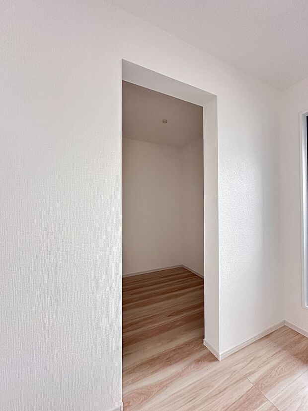 【収納】各部屋を最大限に広く使って頂ける様、全居住スペースに収納付。プライベートルームはゆったりと快適に。