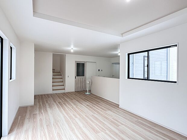 【Dining】ダイニングテーブルを置いても十分な広さが確保されています。