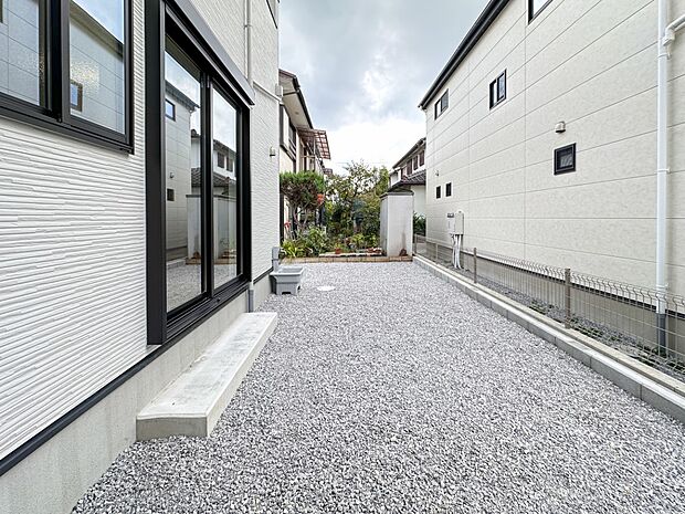 【庭】プランター等をおいてガーデニングが楽しめます。