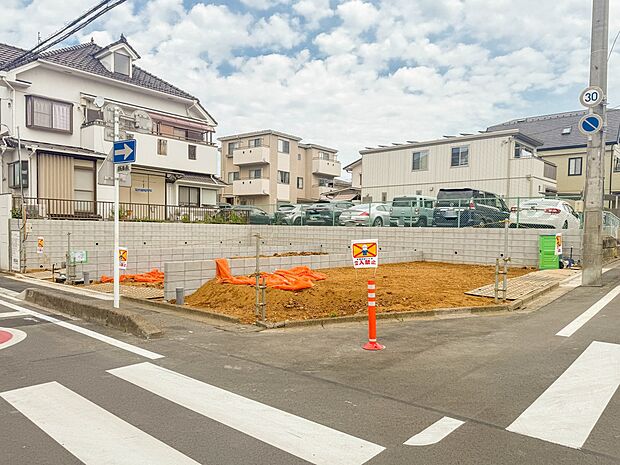 3号棟【外観】陽当りが良いと、洗濯物が乾きやすいですし、湿気やカビの心配も減るので快適です。寒い冬の日でも、日差しが届くと家の中が暖かくなりますね。