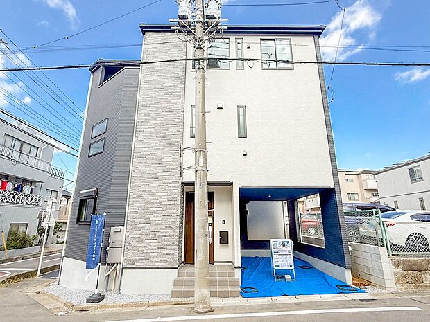 3号棟【外観】家族の温かさと陽光の暖かさ、楽しい毎日と明るい未来を予感させる「空間が織り成すひとつ先の住み心地」を演出します。