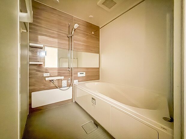 1号棟【浴室】一日の疲れを癒してくれるお風呂空間。使いやすさと上質な質感を両立して、単なる習慣から特別な時間に変わるはず。