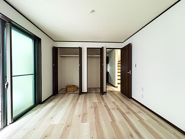 1号棟【洋室】充実した生活は伸びやかな居室空間から始まります。快適に・伸びやかに。心の潤いを求める方々へ。