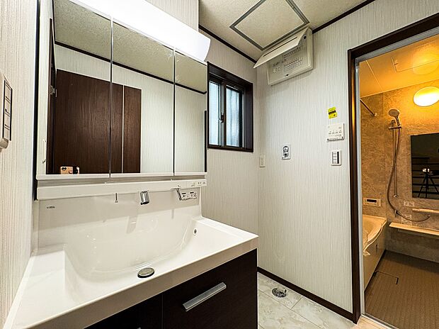 1号棟【脱衣所】脱衣所です。サニタリー収納付き。タオルや下着類等の保管場所として。