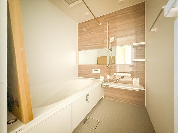 2号棟【浴室】一日の疲れを癒してくれるお風呂空間。使いやすさと上質な質感を両立して、単なる習慣から特別な時間に変わるはず。