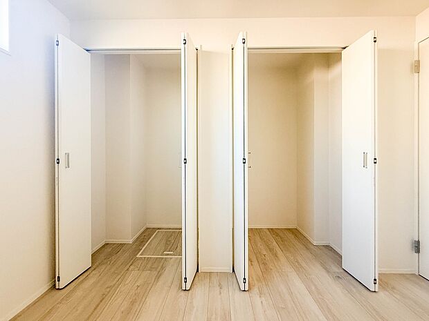 2号棟【収納】各部屋を最大限に広く使って頂ける様、全居住スペースに収納付。プライベートルームはゆったりと快適に。