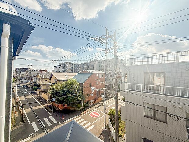 2号棟【眺望】眺望や窓からの景色が良いと、家で過ごす時間も快適です。