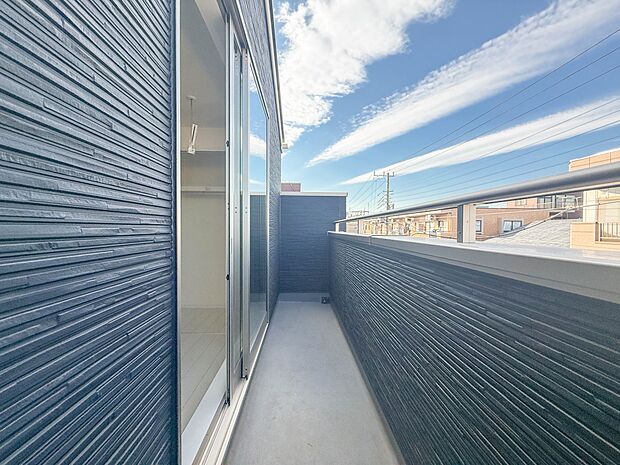 1号棟【バルコニー】 バルコニーから差し込む陽光・通風は、住環境・快適性と共に有り続ける貴重な「財産」です。