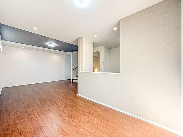 2号棟【LDK18.49帖】インテリアショップで見掛けた「あの家具」も置ける、ゆったりとした空間。時に広さが上質な寛ぎの時間になる事も。