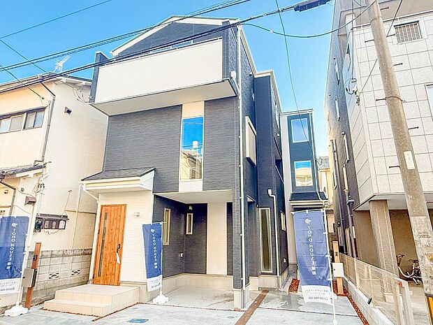 2号棟【外観】こちらの物件が少しでも気になるようでしたら、お気軽にお問合せください。人生でいちばん大きなお買い物ですので、ゆっくりご見学ください。ネット上の画像と実際の見学では、リアル感がま…