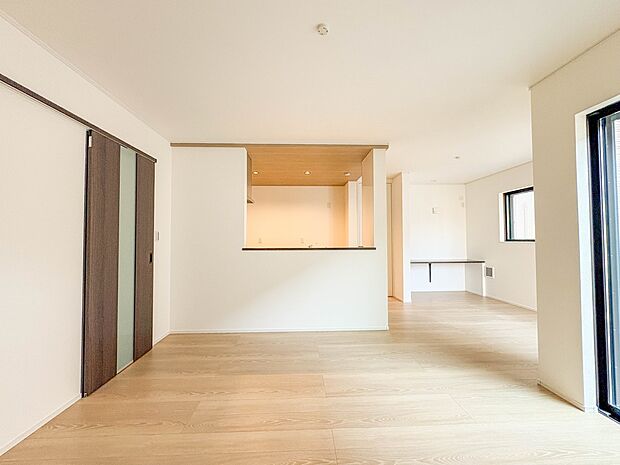 E号棟【LDK16.75帖】流行に左右されず、将来にわたって価値が継続する「上質」な佇まい。