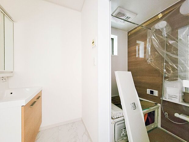 【浴室】一日の疲れを癒してくれるお風呂空間。使いやすさと上質な質感を両立して、単なる習慣から特別な時間に変わるはず。