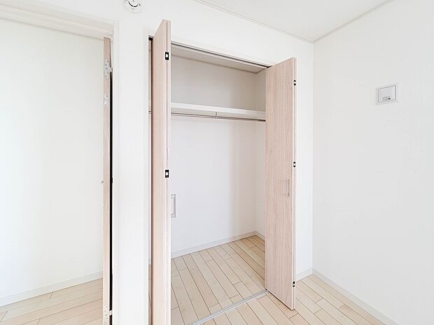 【収納】限られたスペースを有効に活用できる壁面クローゼット。