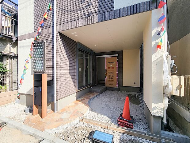 【前面道路】車の通行が少ないので、静かな住環境を維持することができます。