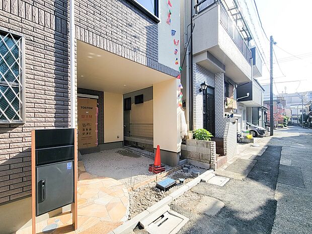 【駐車場】毎日の生活にマイカーが必須という方は、購入を検討する際、駐車場があることは大事な条件です。