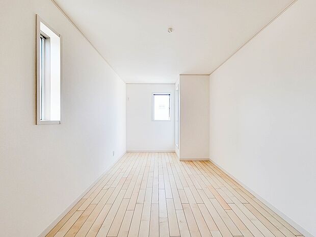 【洋室-5.5帖】 シンプルにデザインされた室内。家具やレイアウトでお好みの空間に。