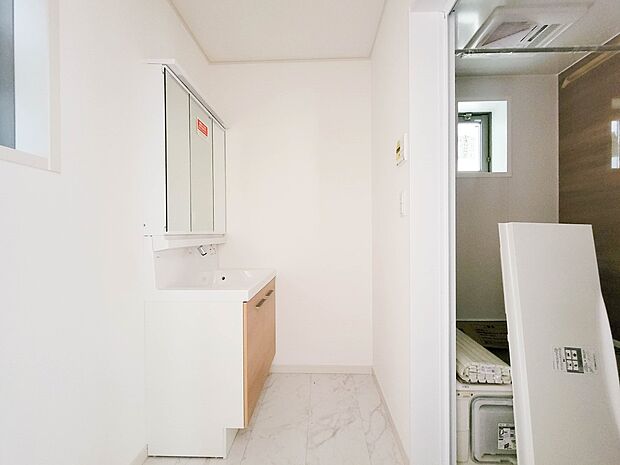 【ランドリースペース】毎日出る洗濯物を設置するクリーンなスペースです。