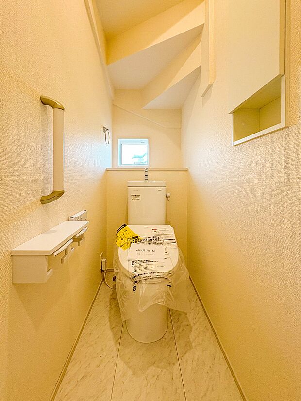 【トイレ】トイレ・ウォシュレット付。快適で衛生的な洗浄機能付温水シャワートイレです。