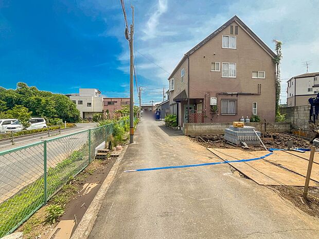 【前面道路4.5m】車の通行が少ないので、静かな住環境を維持することができます。