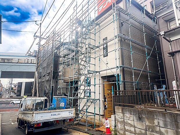 【前面道路4ｍ】車の通行が少ないので、静かな住環境を維持することができます。