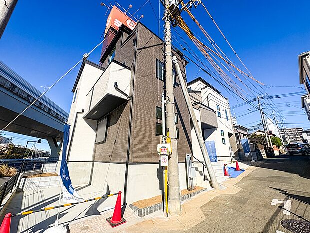 【ぜひ現地をご確認下さい】陽当りや通風性など各所に施された工夫で住みやすさを実現。部屋の大きさや周辺環境・街並など、資料には掲載していない情報が現地にはたくさんございます。是非ご確認下さい。…