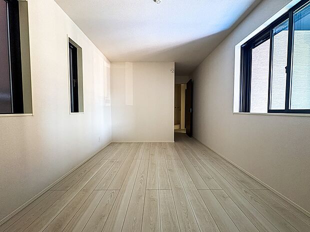 【洋室】充実した生活は伸びやかな居室空間から始まります。快適に・伸びやかに。心の潤いを求める方々へ。