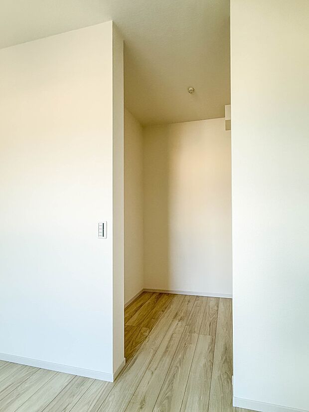 【WIC】広いウォークインクローゼットは主寝室にはかかせないスペース。