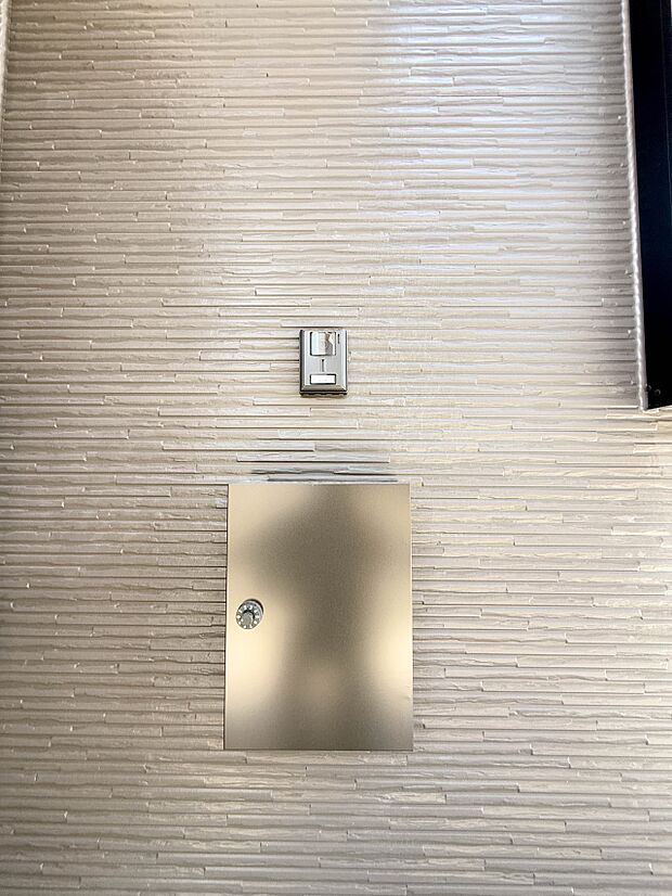 【郵便受け】郵便物には、ご家族の情報やクレジットカード・銀行口座情報など、個人情報が満載です。鍵付きのポストが、ご家族の個人情報をしっかりと守ります。