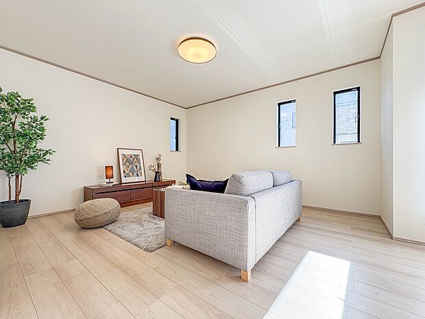 【LDK17.6帖】うららかな陽射しがどのお部屋にも降り注ぎますように、快適さを追求した間取設計。得難い立地環境での生活を恵みの豊かな永住の地へと変えてくれます。