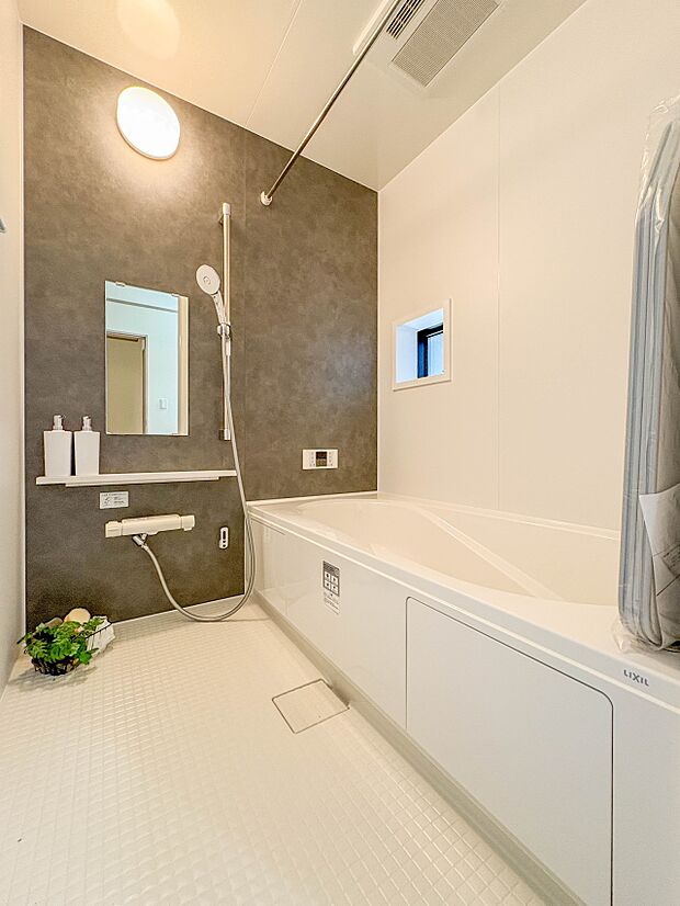 【浴室】一日の疲れを癒してくれるお風呂空間。使いやすさと上質な質感を両立して、単なる習慣から特別な時間に変わるはず。