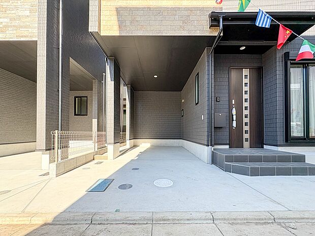 【駐車場】毎日の生活にマイカーが必須という方は、購入を検討する際、駐車場があることは大事な条件です。毎日の通勤や家族の送迎、買い物やお出かけなどクルマのある暮らしを満喫したい方は要チェック。…