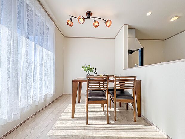 【LDK17.6帖】忙しい朝でも家族揃って食事をしたいゆとりあるダイニングスペース。