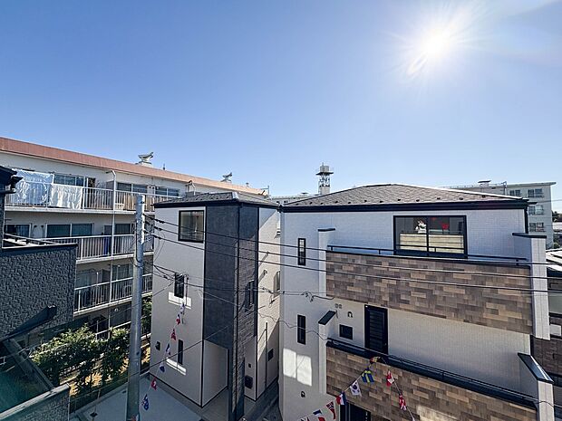 【眺望】 少し優雅に、眺望の良い部屋で新生活をしてみませんか？眺望や窓からの景色が良いと、家で過ごす時間も快適です。