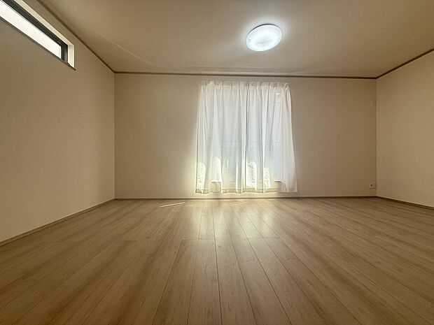 【LDK16.5帖】うららかな陽射しがどのお部屋にも降り注ぎますように、快適さを追求した間取設計。得難い立地環境での生活を恵みの豊かな永住の地へと変えてくれます。