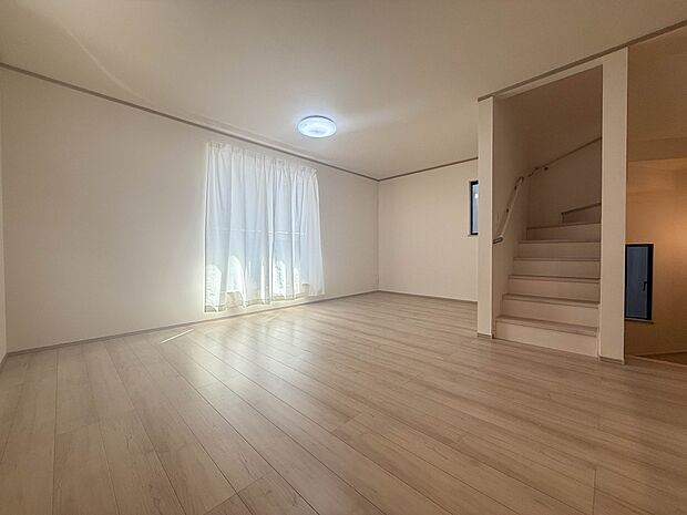 【LDK16.5帖】整然とした空間演出、快適な理想の暮らしの実現は家のみの拘りではなく、そこで暮らす方々にとって素敵な環境であることも挙げられると思います。四季折々の変化が奏でる鼓動を楽しん…