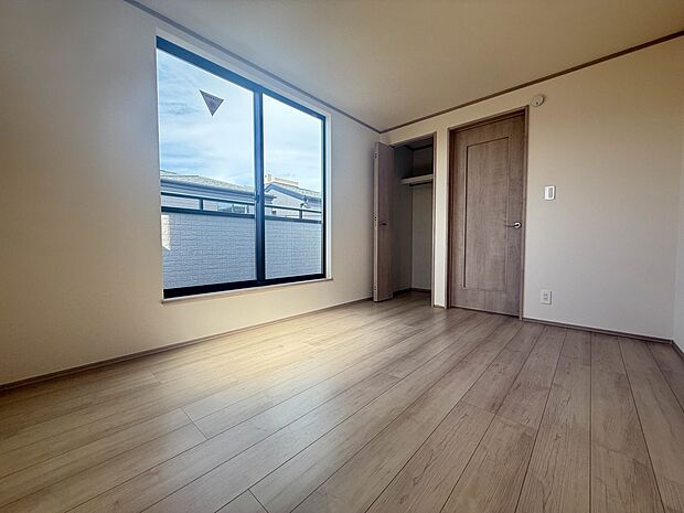 【寝室6帖】シンプルな内装はおしゃれのポイントです。シンプルは華美より飽きがこないからです。色や模様でおしゃれ感をだす。それがシンプルイズビューティーです。
