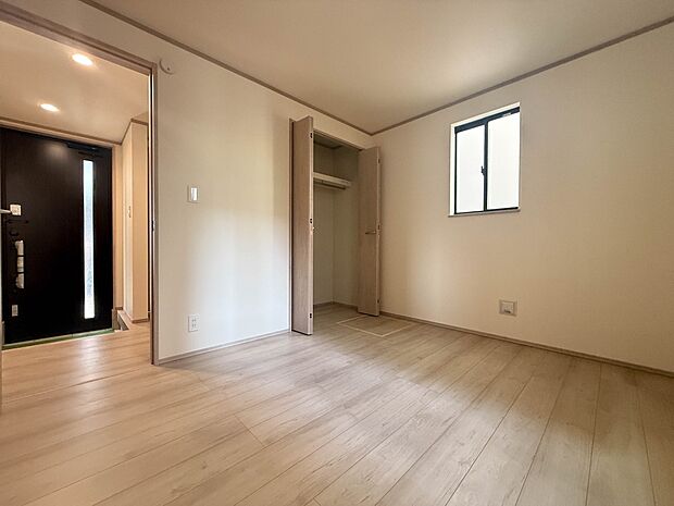 【洋室5.2帖】充実した生活は伸びやかな居室空間から始まります。快適に・伸びやかに。心の潤いを求める方々へ。