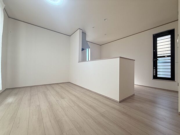 【LDK17.5帖】忙しい朝でも家族揃って食事をしたいゆとりあるダイニングスペース。