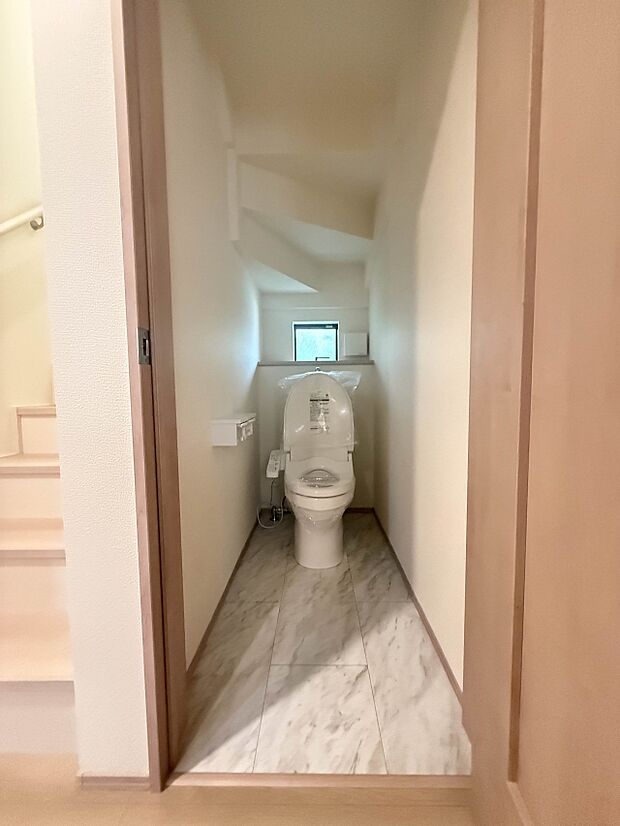 【トイレ】トイレ・ウォシュレット付。快適で衛生的な洗浄機能付温水シャワートイレです。