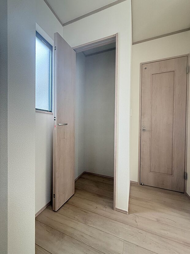 【収納】限られたスペースを有効に活用できる壁面クローゼット。