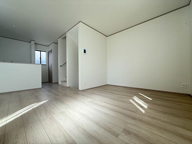 【LDK15.6帖】インテリアショップで見掛けた「あの家具」も置ける、ゆったりとした空間。時に広さが上質な寛ぎの時間になる事も。