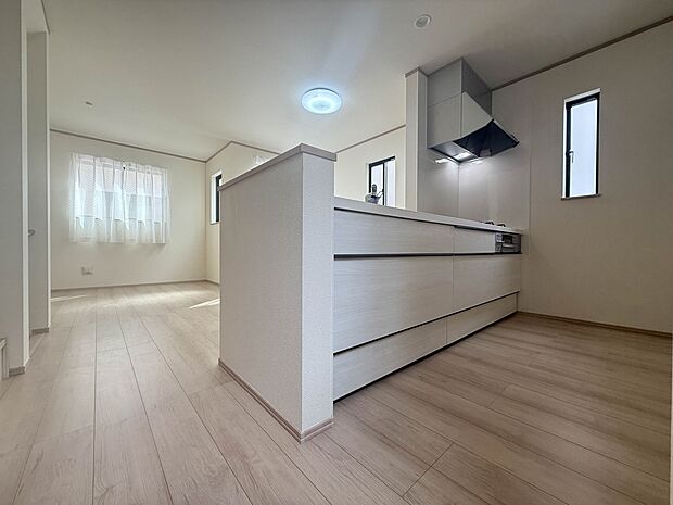 【LDK15.6帖】忙しい朝でも家族揃って食事をしたいゆとりあるダイニングスペース。