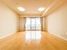 室内：【LDK15.1帖】室内には豊かな陽光が注ぎ込み、爽やかな住空間を演出。