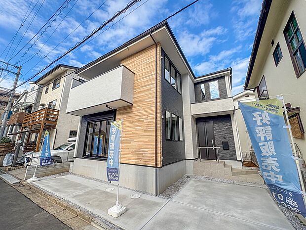 【現地】陽あたりの良さは必須条件。家族の温かさと陽光の暖かさ、楽しい毎日と明るい未来を予感させる。