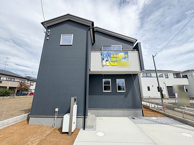 1号棟【現地外観】こちらの物件に少しでもご興味がありましたら、お気軽にお電話下さい。ネット上で「見えない物」「わからない事」でも、実際にご見学いただくことで、手に取るようにおわかりいただける…